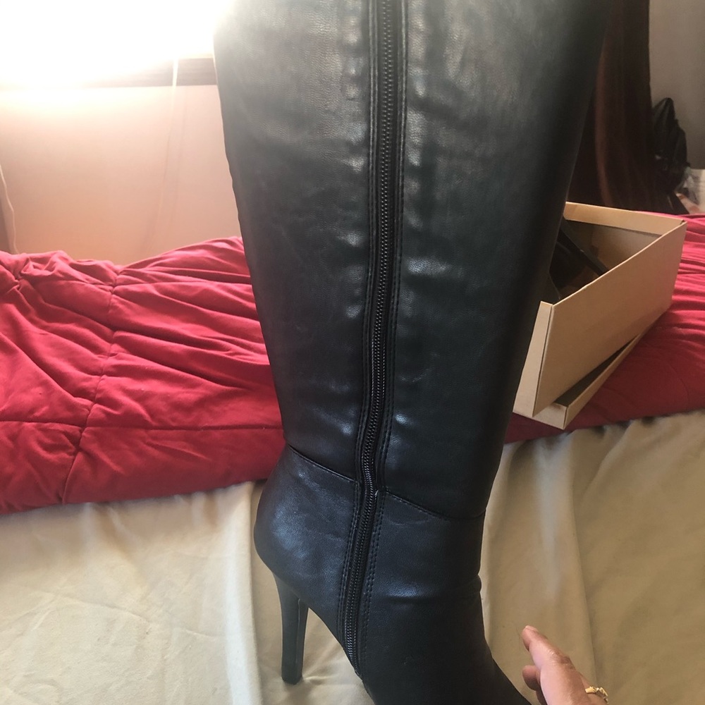Women’s leather boots